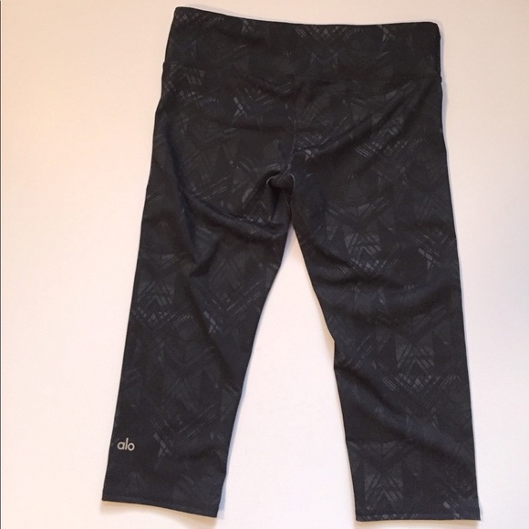 Alo Yoga capris - Picture 3 of 5